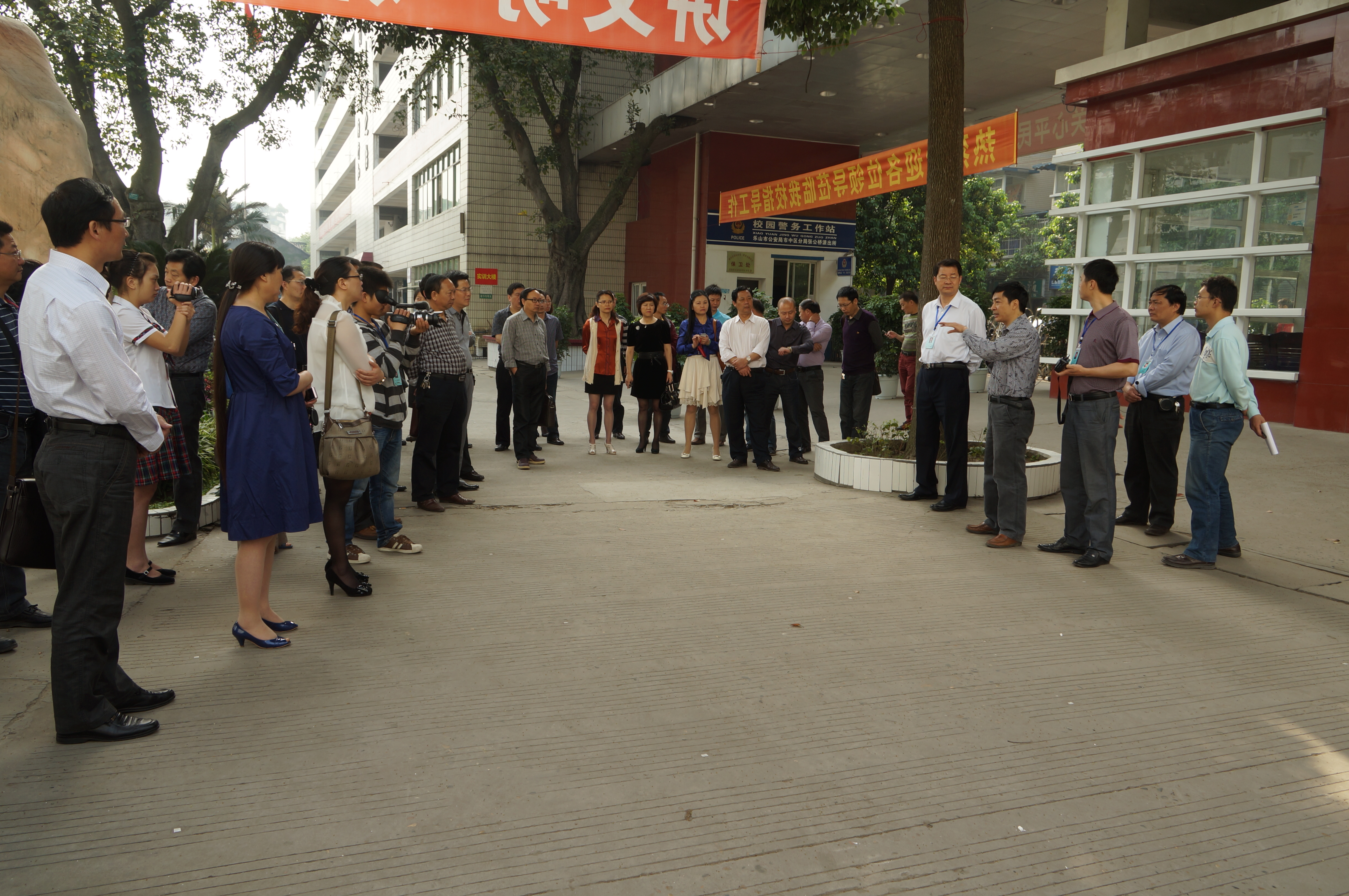 各地中职学校来我校参观交流.JPG