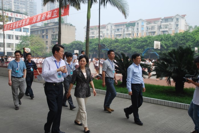 市委宣传部长到校调研.jpg