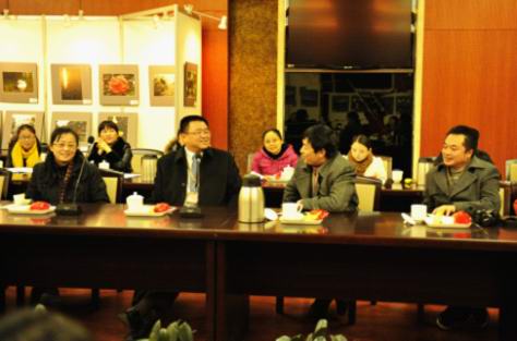 乐山一职中：组织教师外出考察学习.jpg