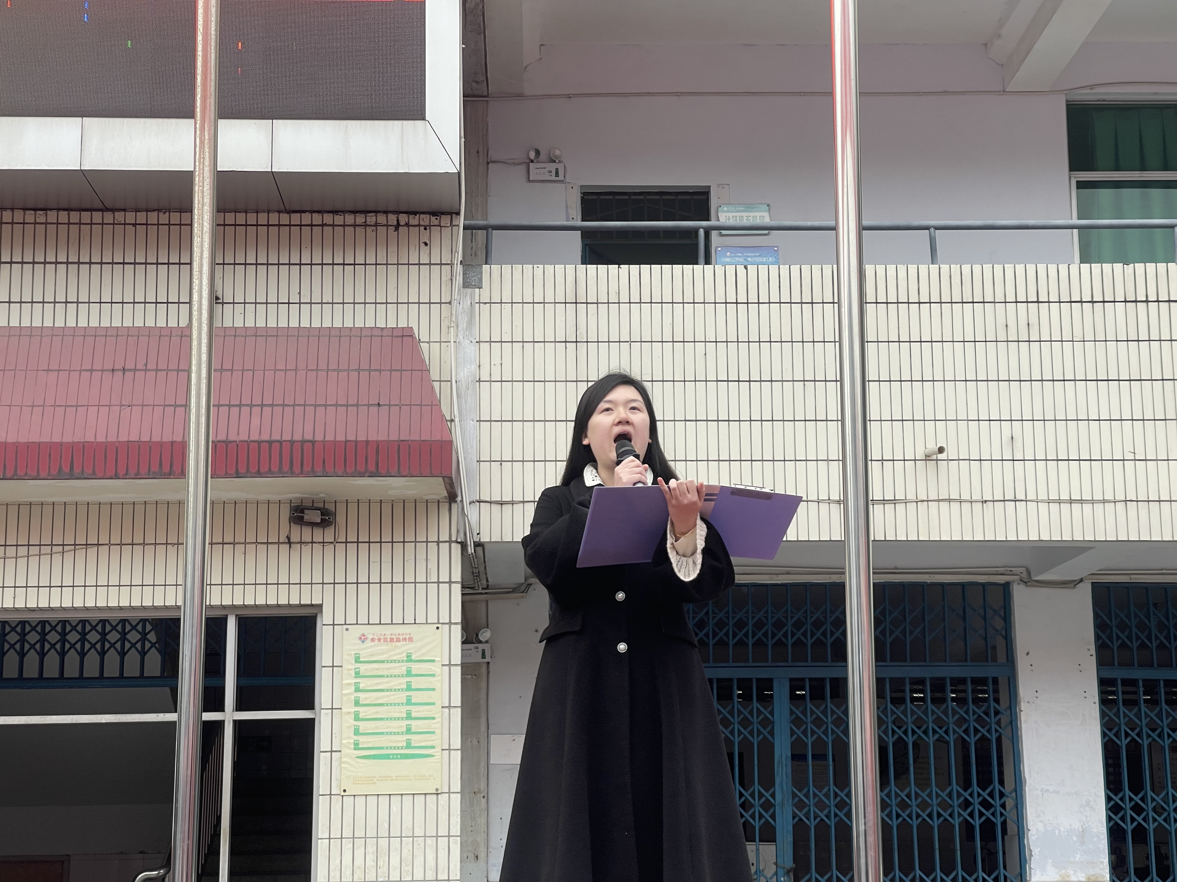 教师代表发扬 文心钰.jpg