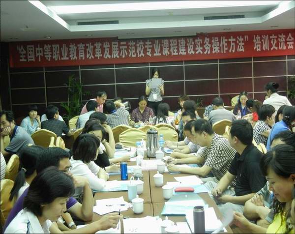 领导高度重视，全员参与示范校建设1.jpg