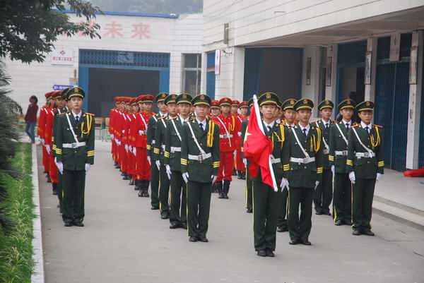 乐山一职中国旗仪仗队成立.jpg