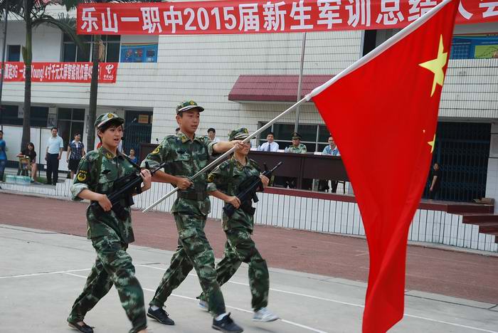 15级新生军训2012.9.jpg
