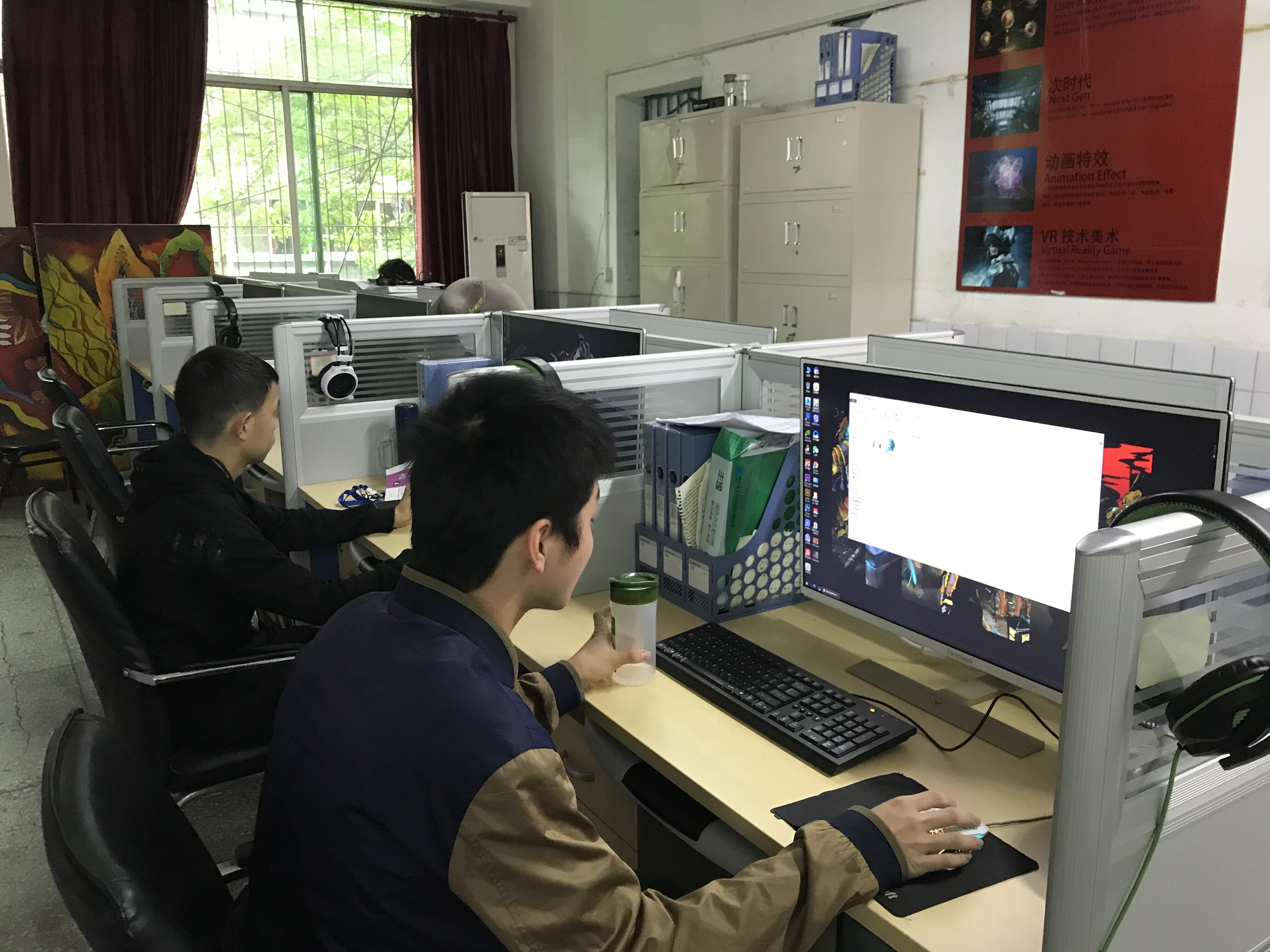 动漫室.jpg