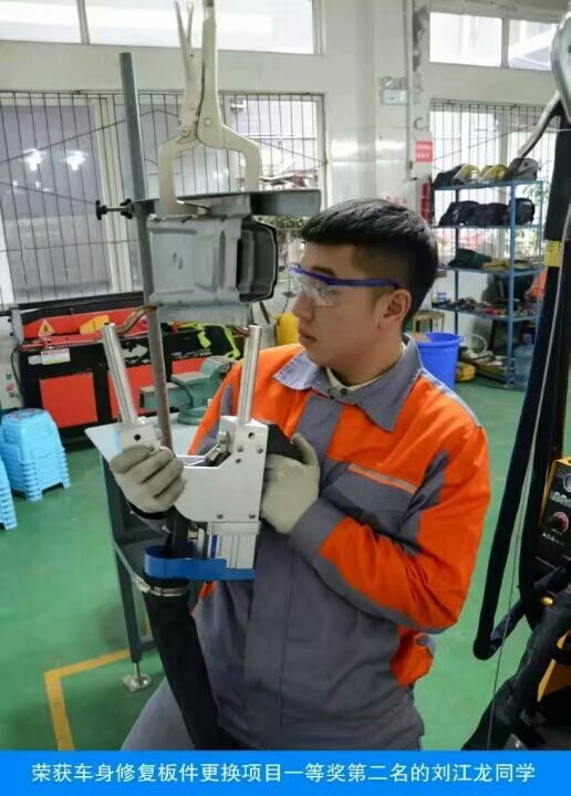 乐山市第九届技能大赛车身修复项目一等奖-刘江龙(19届）.jpg